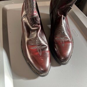 Leather boots
   Size 10D 
New with tags 
No box 
Burnt brown color